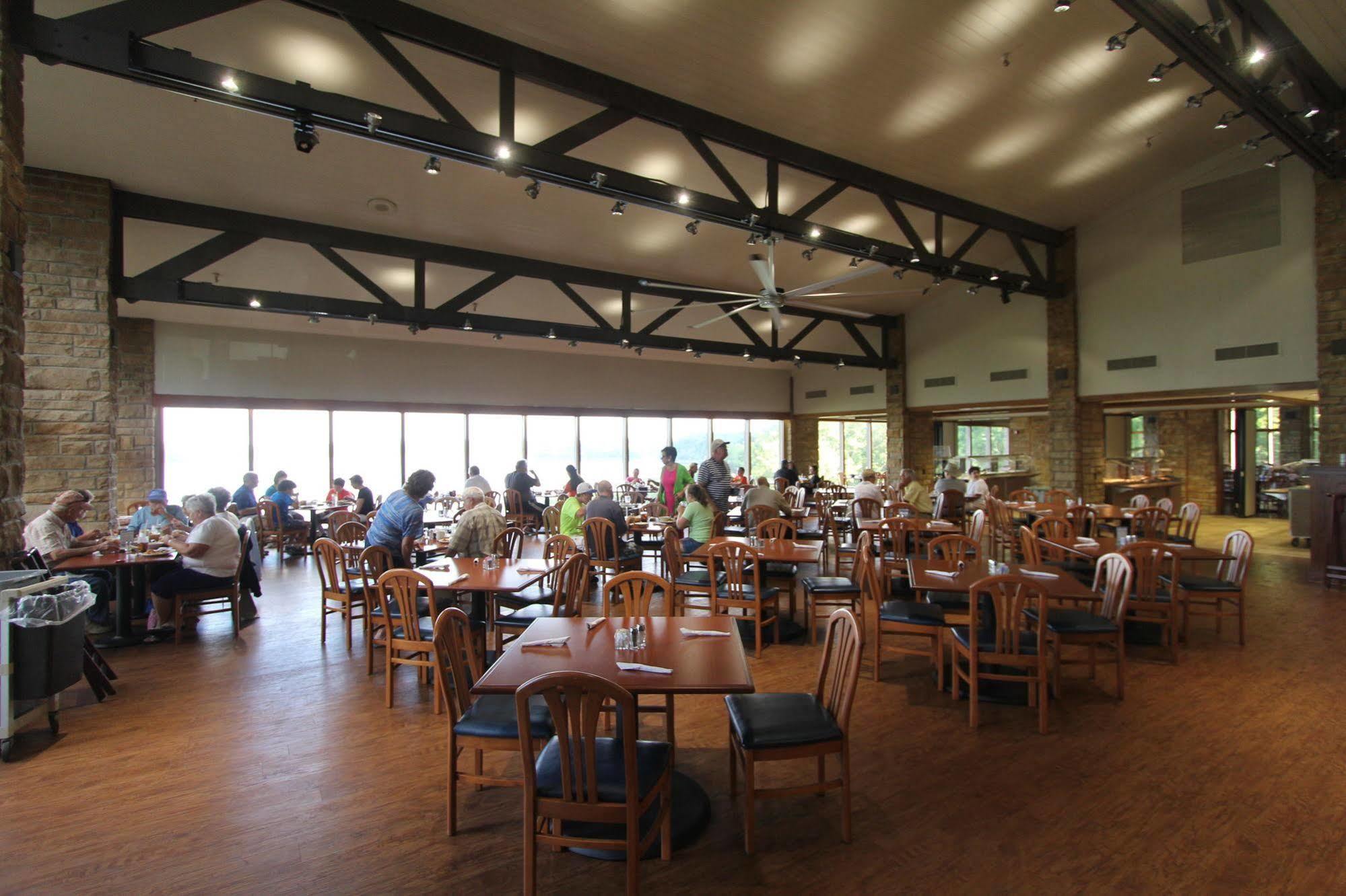 Lake Cumberland State Resort Park Jamestown Bagian luar foto