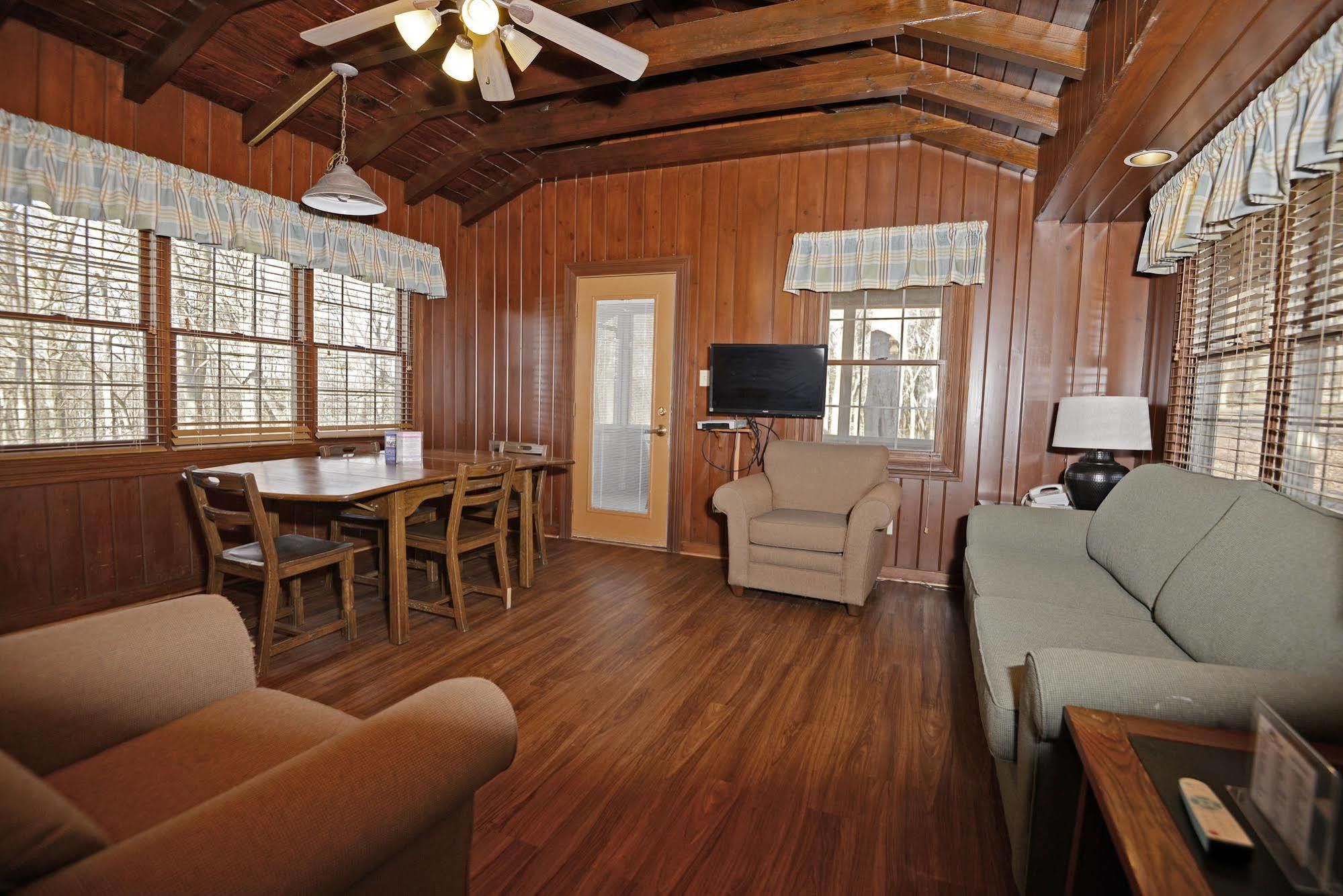 Lake Cumberland State Resort Park Jamestown Bagian luar foto