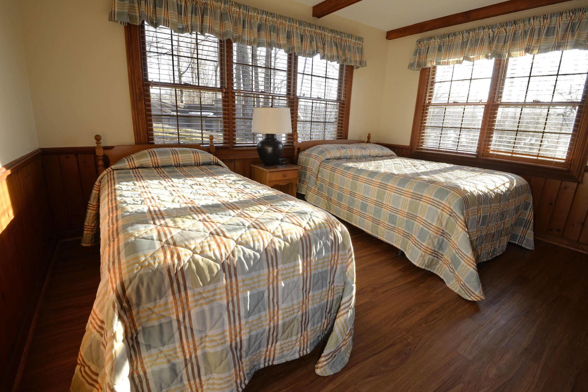 Lake Cumberland State Resort Park Jamestown Bagian luar foto
