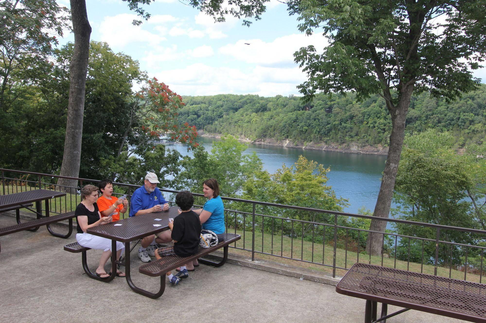 Lake Cumberland State Resort Park Jamestown Bagian luar foto